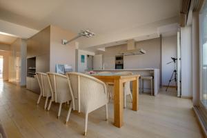 Royal Palace Breeze 75