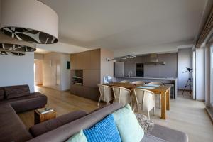 Royal Palace Breeze 75