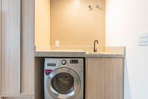 Studio no Viva Trindade em frente UFSCHU BJ8406