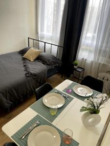 Modern studio for 3, Porte de Paris nord metro 7