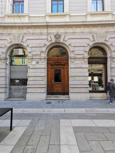 Bed and Chic art rooms