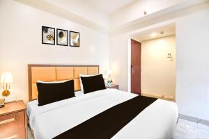 Townhouse OAK Hotel Naman Studio