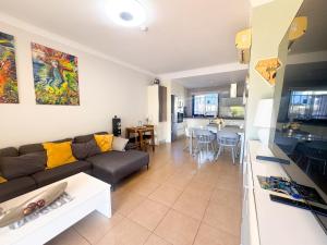 Meloneras Oasis 44 by CanaryScape