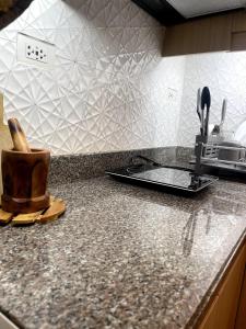 Cozy Condo near LRT, Katipunan, Araneta Cubao