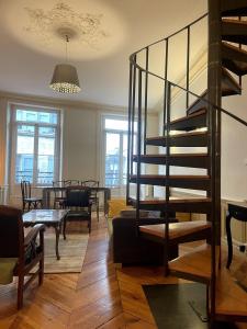 Le charme du Puy dans une ancienne verrerie