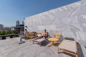 Loft -Skyline view- Rooftop pool, gym, bbq & more