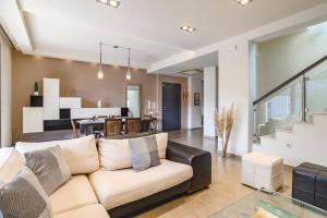 Villa Kallisti Ialyssos by Villa Plus