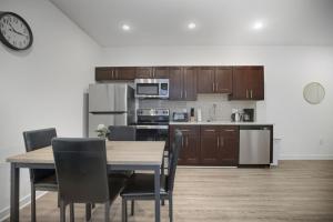 Bright and cozy 1BR inside Fairmount Square