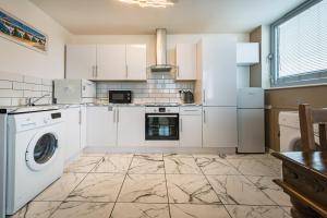 SidemerseyLivings - CityView 2Bed Flat with Free Parking Walk 2 Dock