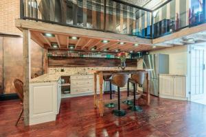 Renovated Church Hamilton! Sleeps 10 Overnight!