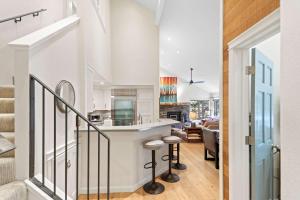 Luxury 3BR 3BA Condo Steps from Canyon Lodge Lift