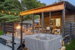 Near Ithaca! Hot Tub! LRG Home! Sleeps 8 Dogs ok!