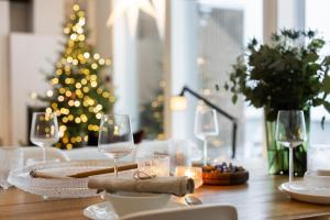 Arctic Riverside House - Modern & Scenic Views