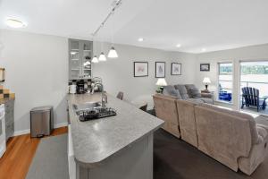 The Landing- Your Downtown Waterfront Oasis