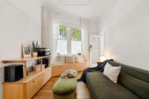 Charming Art Deco Retreat in Potts Point