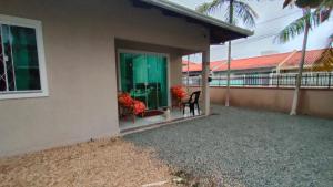 Casa espaçosa e bem localizada