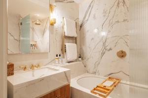 Claridge House by SLO