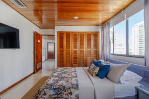 Habitación doble baño privado cerca al mar y bahia