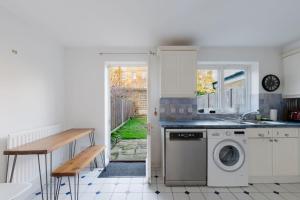 GuestReady - Riverside Retreat in Wapping