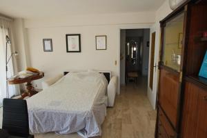 Spacious 2-Bedroom Apartment with Terrace Prime Location in Cannes