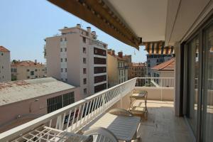 Spacious 2-Bedroom Apartment with Terrace Prime Location in Cannes