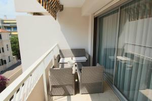 Spacious 2-Bedroom Apartment with Terrace Prime Location in Cannes