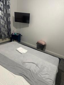 The Cozy Modern Stay