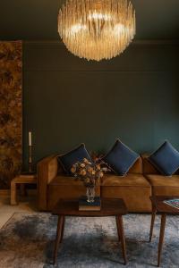 161-2D A One-Bedroom Artistic Refuge