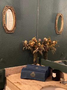 161-2D A One-Bedroom Artistic Refuge