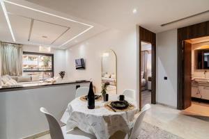 Appartement Moderne Centre Gueliz Sunny Pool PS4 & Wi-Fi