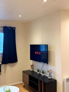 Stylish 1BR Workspace Parking central London