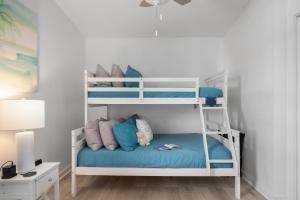 Hernando Hideaway:Heated PoolDecksDockBalconyYard w FirepitKayaks