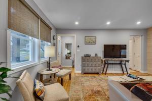 2BR DOG-Friendly Apt in 2-Fam Home - Comfy Retreat