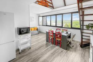 Apartment with pool near city center