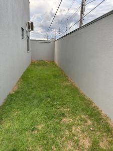 Casa vaga 2 carros ou caminhonete, 2 quartos, espaçosa, completa para 8 pessoas