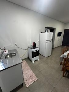Casa vaga 2 carros ou caminhonete, 2 quartos, espaçosa, completa para 8 pessoas
