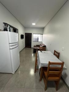 Casa vaga 2 carros ou caminhonete, 2 quartos, espaçosa, completa para 8 pessoas