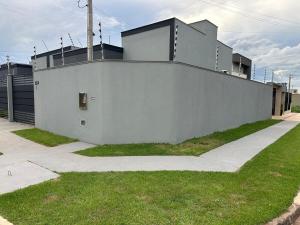 Casa vaga 2 carros ou caminhonete, 2 quartos, espaçosa, completa para 8 pessoas