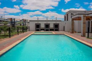 The Crown Apartments - Sarona Kappa