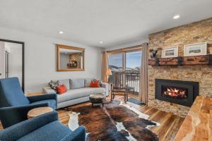 Bear Claw 310 - Ski-in Ski-out Condo!