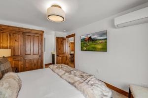 Bear Claw 312 - Ski-in Ski-out Condo!