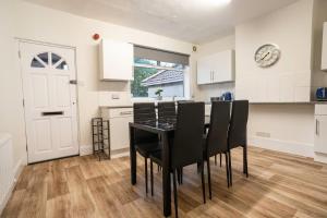 3-Bedroom Flat-Free Parking & Wifi, Sleeps7