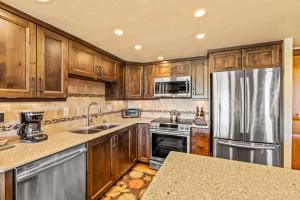 Bear Claw 404 - Ski-in Ski-out Condo!