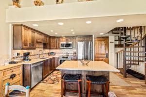 Bear Claw 404 - Ski-in Ski-out Condo!