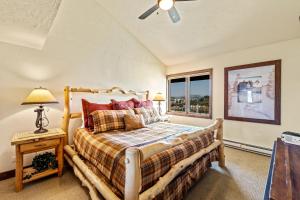 Bear Claw 404 - Ski-in Ski-out Condo!