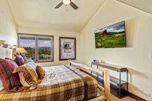 Bear Claw 404 - Ski-in Ski-out Condo!