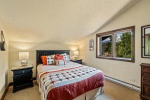 Bear Claw 404 - Ski-in Ski-out Condo!