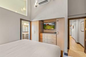 Bear Claw 405 - Ski-in Ski-out Condo!