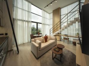 Spacious 2-bedroom with terrace and lounge