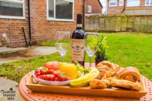 3x Bedroom Apartment that Sleeps 6x with Ample Parking